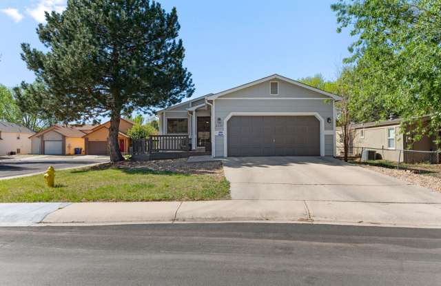 Classic 3 Bedroom 2 Bathroom in Fort Collins Ranch in an Incredible Location!