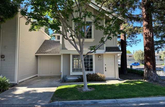 Beautifully updated 2 bedroom, 2.5 bathroom Townhouse in West San Jose!