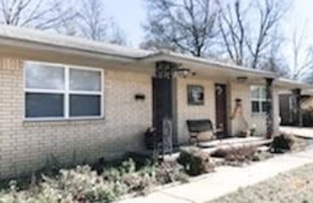 909  S 10th  ST - 909 S 10th St, Rogers, AR 72756