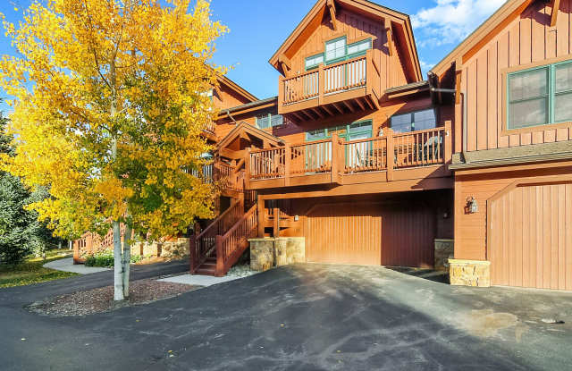 Beautiful townhome, ski shuttle, views, utilities included, pets negotiable, winter lease! Take a look quick!