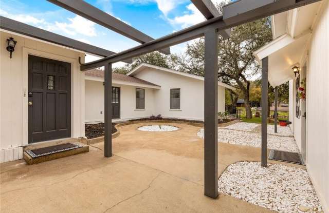 301 Granada Calle Street