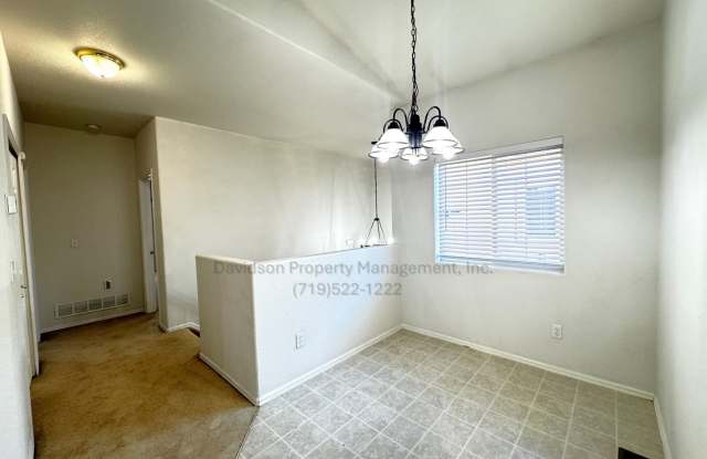 Spacious 3 Bedroom Condo in Southeast Colorado Springs