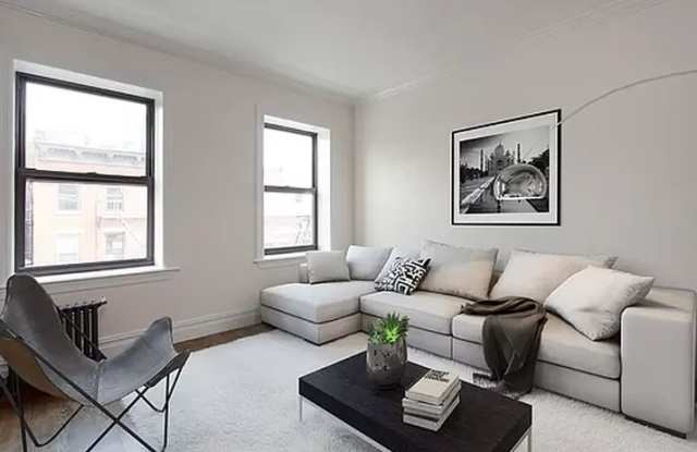 Photo of 396 E 12th St