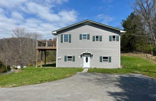 Private 3 bed 2bath house in North Johnson City! - Available NOW