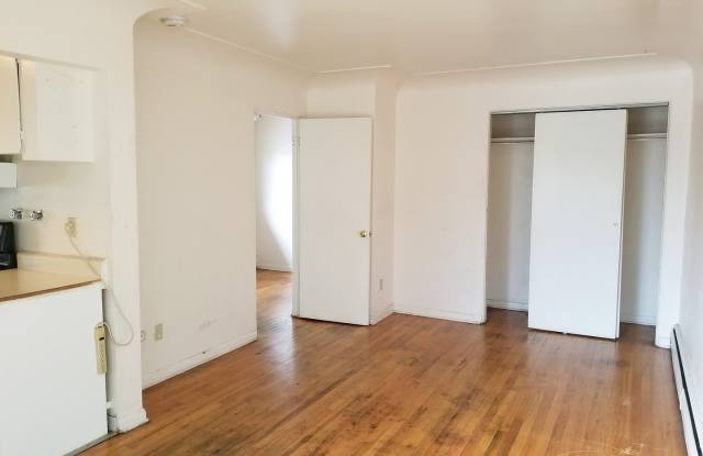 * Great location off Montview and Elmira, close to shopping, parks and restaurants