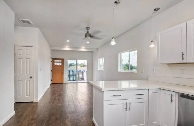 Fully Furnished Modern 3-Bed, 2-Bath Near Downtown – Private Parking  Balcony, Contact Us for Move-In Special!