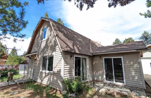 866 Lakewood Drive