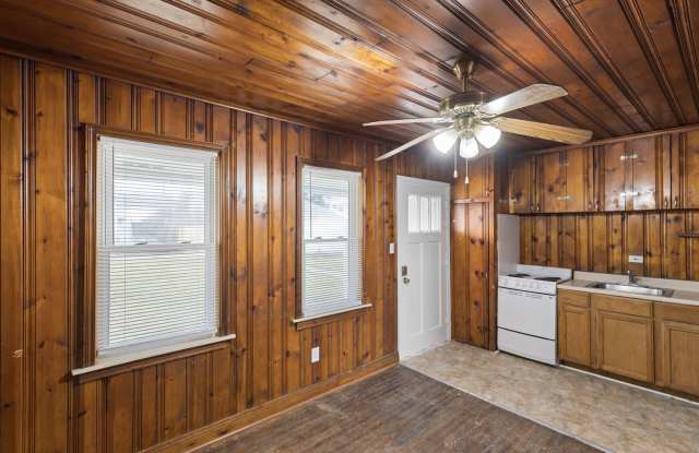 Gloria Street (Rolling Lakes Yacht Club LLC)