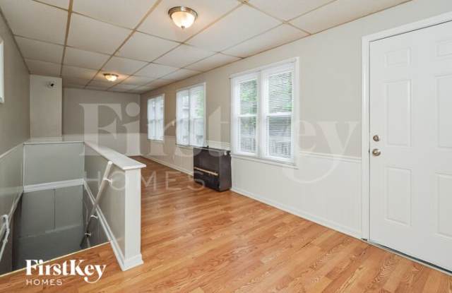 606 Lake Shore Boulevard