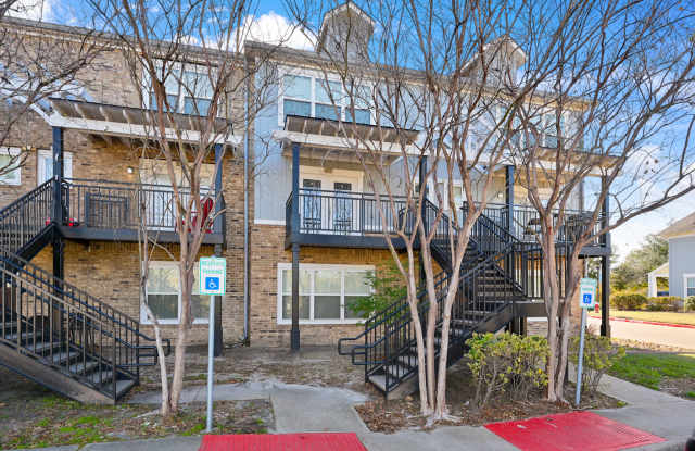 1725 Harvey Mitchell Parkway South#637