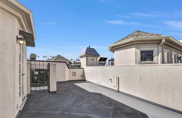 309 North Almont Drive