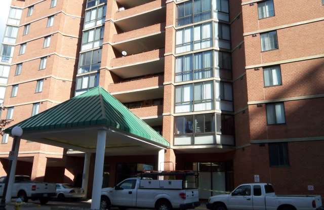 Photo of 1001 N Randolph St Apt 516