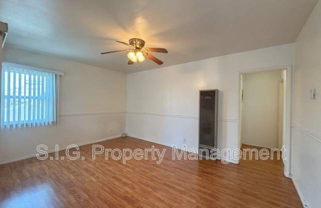 627 1/2 W Glenoaks Blvd