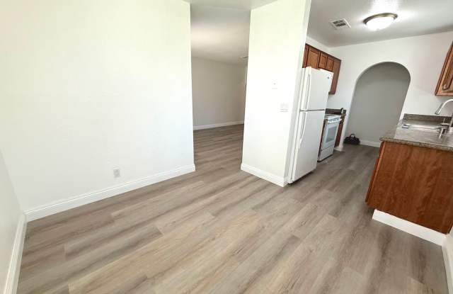 SPACIOUS 2BED/2BATH CONDO * SECOND FLOOR UNIT*