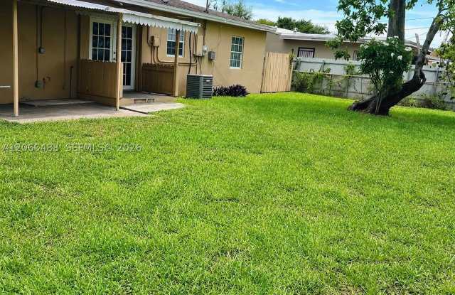 8924 NW 35th Ct