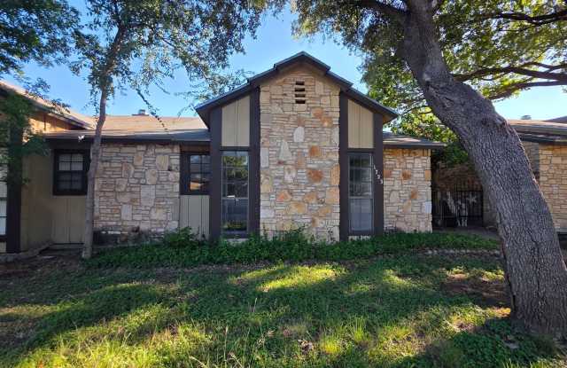 Photo of 6 MONTH LEASE! Comfortable 3 bedroom, 2 bath townhome AVAILABLE NOW!