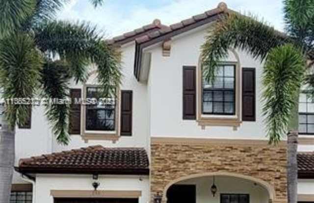 355 NE 37th Ter