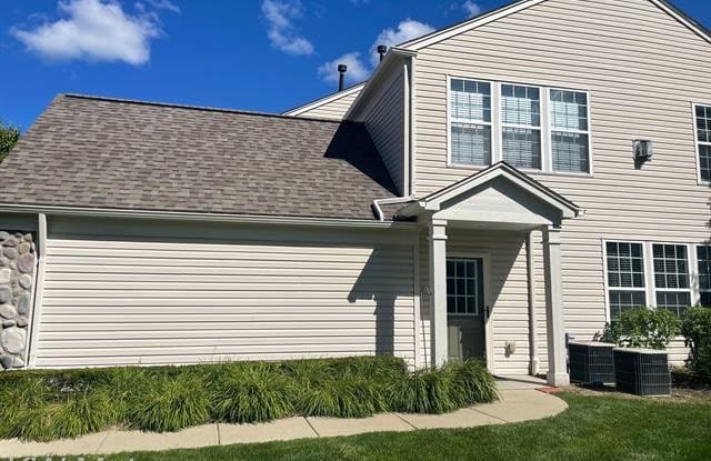 500 DOCKSIDE Circle - 500 Dockside Circle, Oakland County, MI 48442