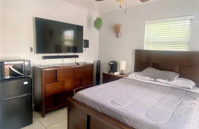 Photo of 945 SW 9th St