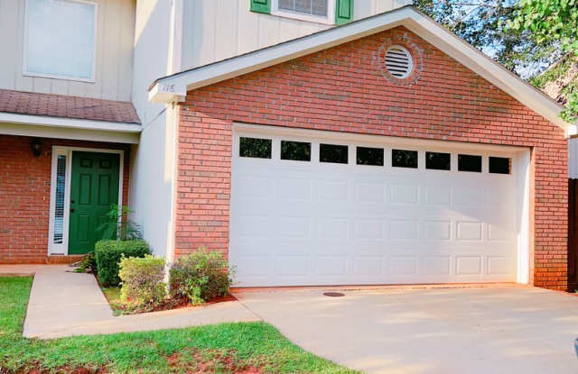 Briarwood West!! 2 Car Garage!!!