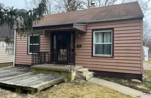 2 Bedroom/1 Bathroom Home For Lease - 1809 North Machin Avenue, Peoria, IL 61604