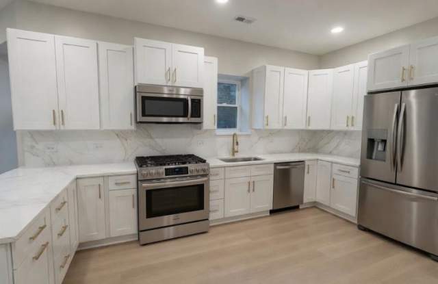 2552 S Central Park Ave #2, Chicago, IL 60623