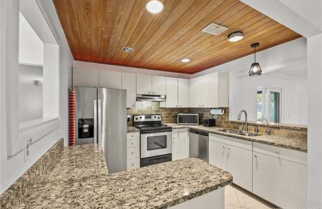 1250 SE Petunia Avenue