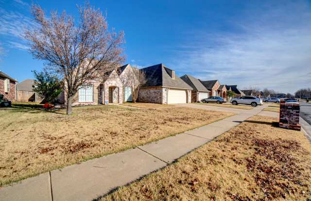 3 Bed | 2 Bath in Owasso!