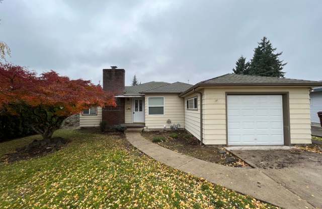 Charming 2 Bed 1 Ba House in Gladstone - Garage, Washer and Dryer, Landscaping Including!