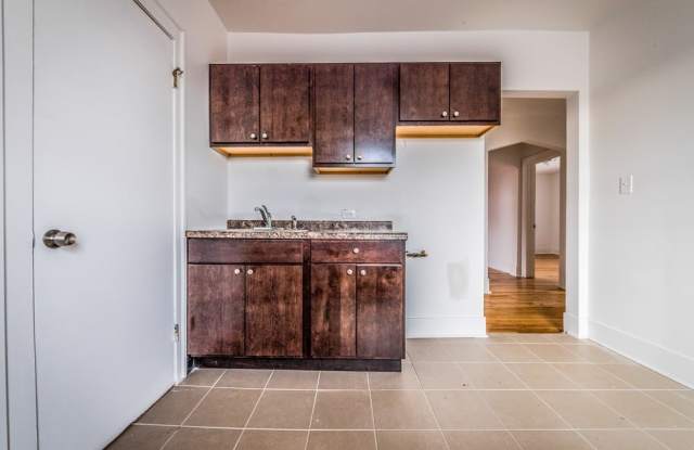 5328 W Harrison
