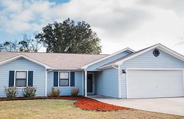 Photo of 3/2 with a fenced in yard!