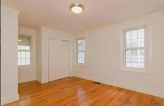 1Br/1Bth apartment available June 1st ! Close to T.  Parking included!!