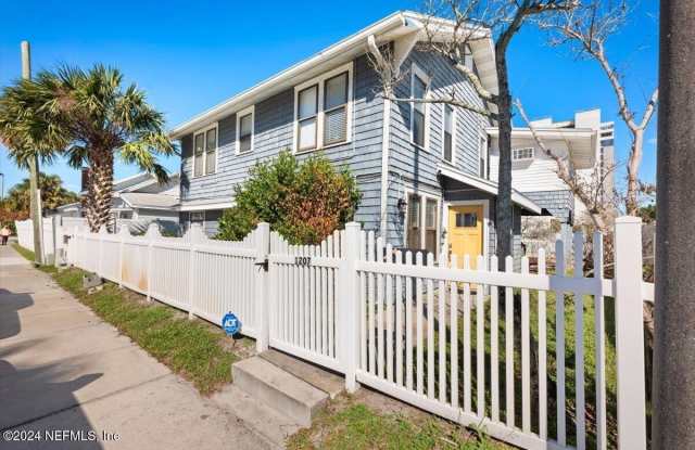 1207 2ND Street S unit: 1207