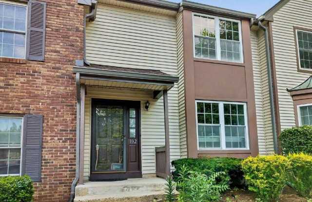 102 Appletree Ct