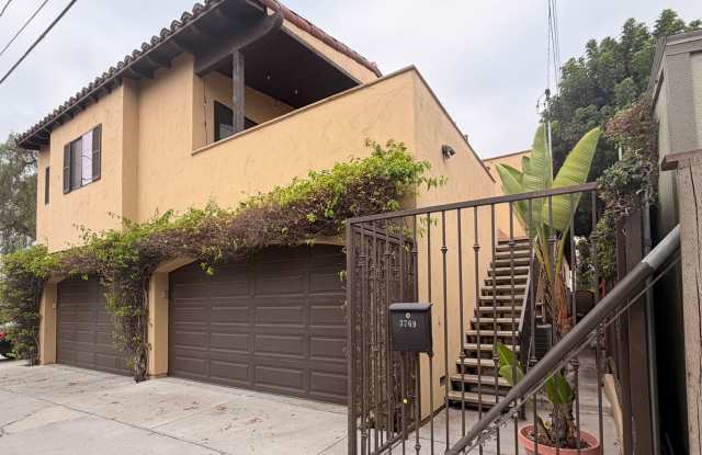 Private Hillcrest Carriage House: 2-Car Garage, EV, $300 AC Bonus