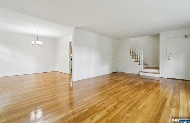 12 S Mountain Avenue 18