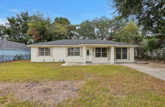 Furnished 4 Bedroom, 2 Bath Brick Home in Savannah