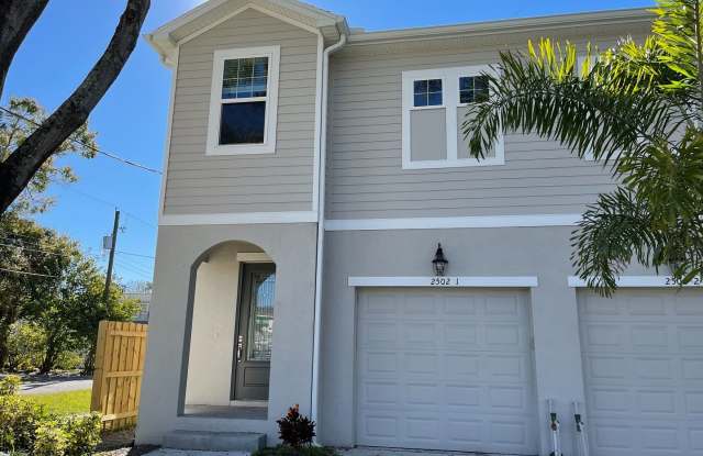 South Tampa 3BR/2.5BA two story townhome in great school district.