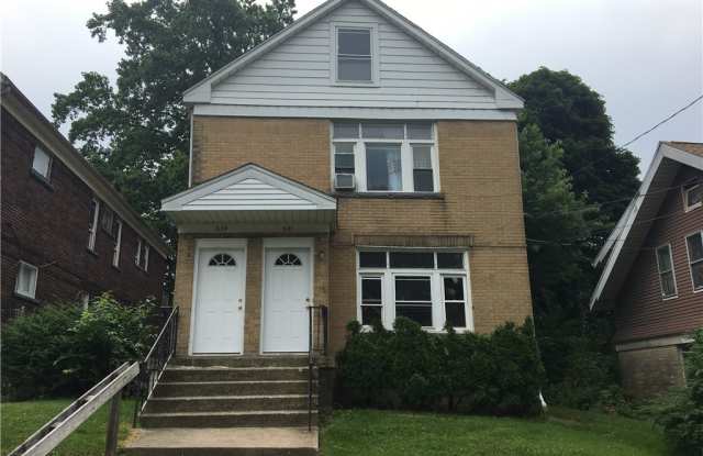 639 W 5TH Street