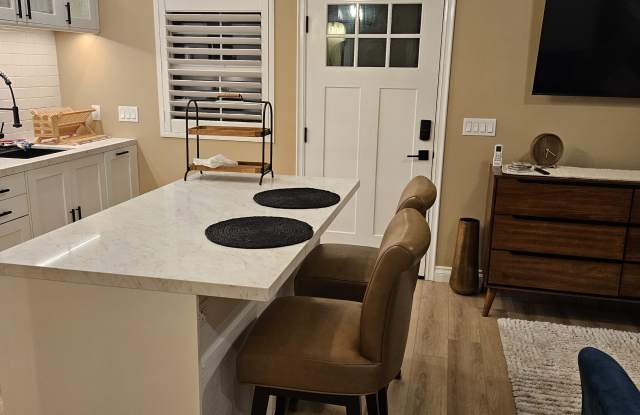 Photo of 455 North Encinitas Avenue