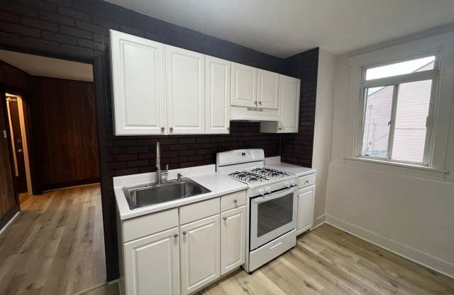 Updated 2.5 Bedroom/ 1 Bath in Troy Hill