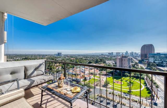 2 Bedroom + 2 Bathroom + 1 Parking Space Fully Furnished High-rise Condo at Exclusive Regency on Central! - 2323 North Central Avenue, Phoenix, AZ 85004