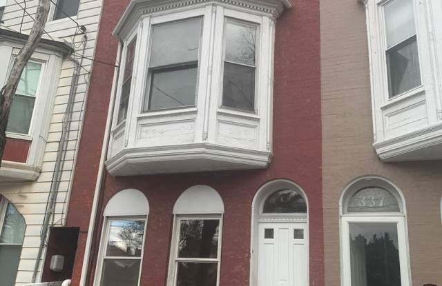 Available Now! York City-1 bedroom apartment - 335 East Philadelphia Street, York, PA 17403