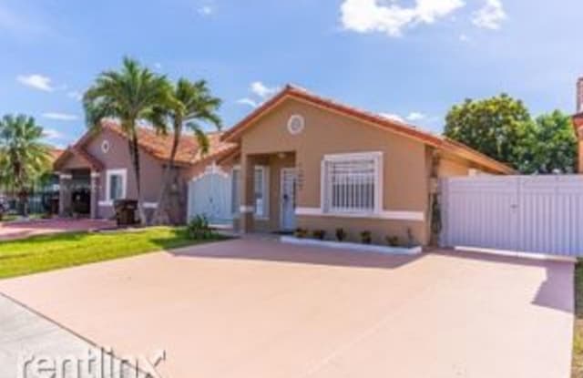 2468 W 74th St - 2468 W 74th St, Hialeah, FL 33016