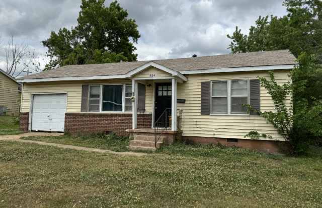 924 E 5th St - 924 East 5th Street, Cushing, OK 74023