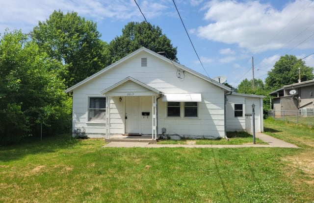 2019 E. Grand St. - 2019 East Grand Street, Springfield, MO 65802