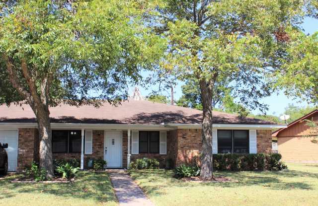 Photo of 1006 Robinhood Road