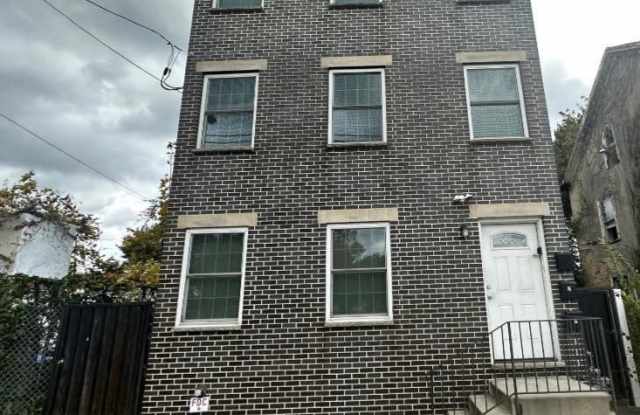 2040-42 Haines Street