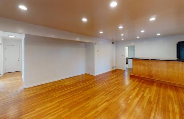 5227 East Falls View Drive