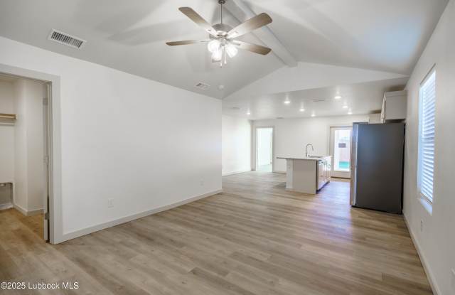 Photo of 8006 Elm Avenue